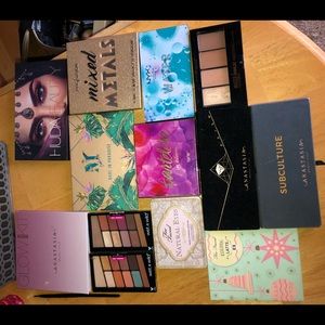 Eyeshadow palettes